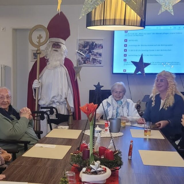 Besuch des Nikolaus auf den Wohnbereichen (6. Dezember 2022)