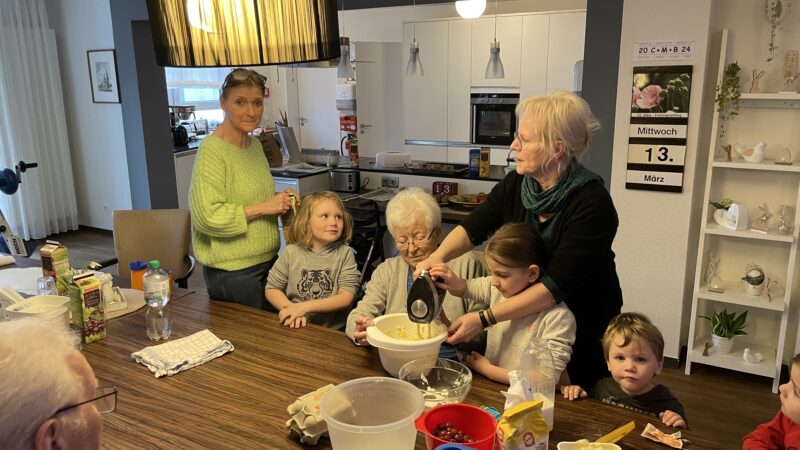 Kuchen backen mit Waldzwergen in WG Winter (13.3.2024)