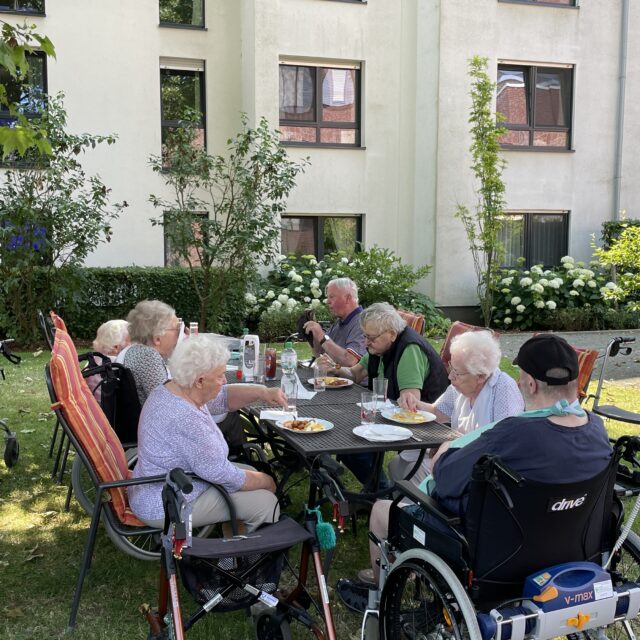 Der Pommeswagen ‚Birgit’s Bude‘ hat für’s Witte Hüs geöffnet (27.6.2024)