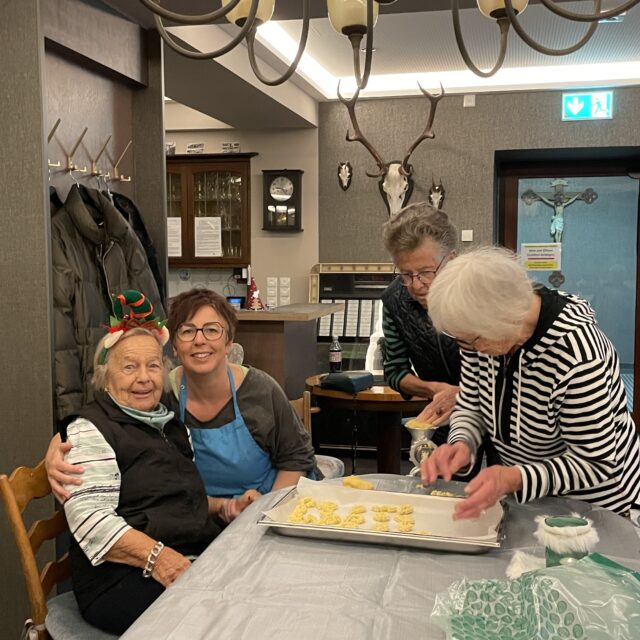 Plätzchen backen mit Yvonne und Norbert in der Wesendonkstube (11.12.2024)