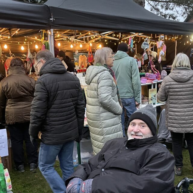 Fahrt zum Weihnachtsmarkt an der evangelischen Kirche Haldern, unterstützt von Angehörigen und Ehrenamtlichen (15.12.2024)