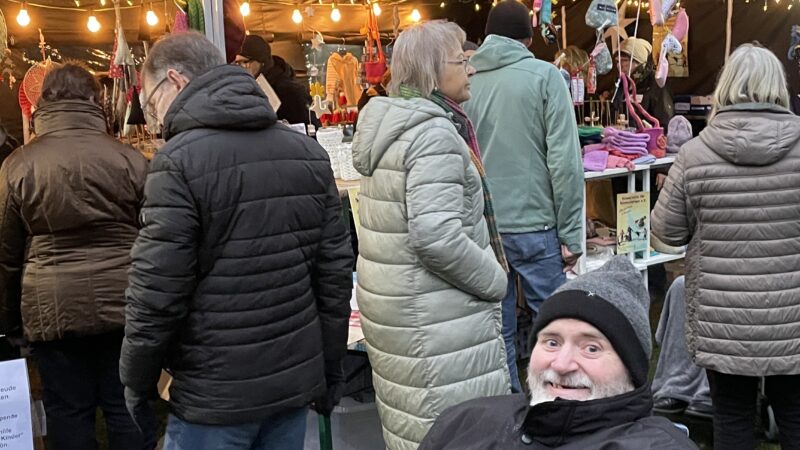 Fahrt zum Weihnachtsmarkt an der evangelischen Kirche Haldern, unterstützt von Angehörigen und Ehrenamtlichen (15.12.2024)