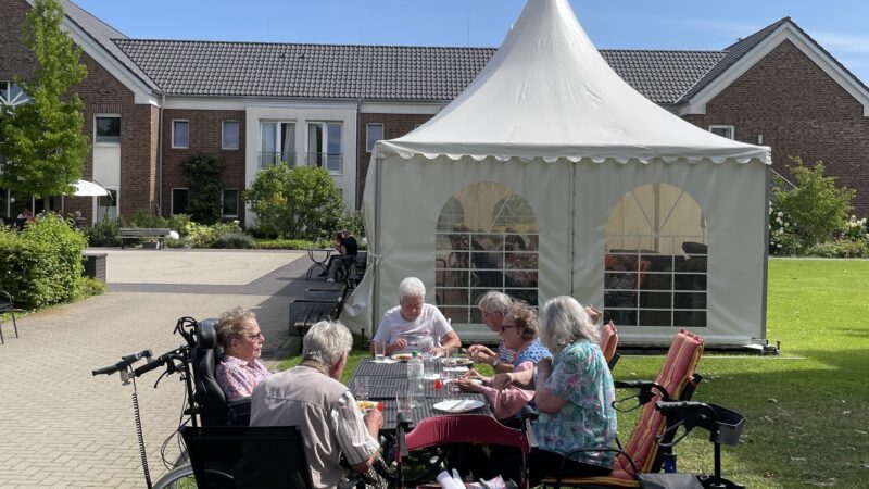 Der Pommeswagen hat für Bewohner des Landhauses geöffnet (7.8.2025)