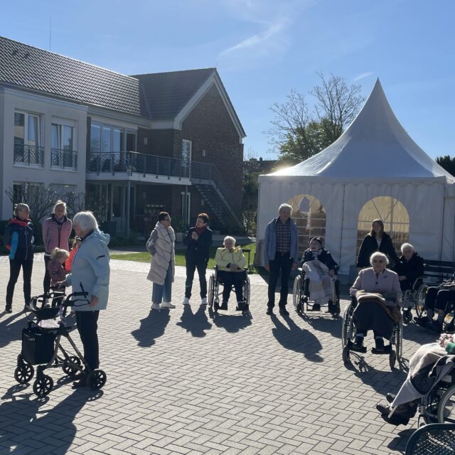 Frühlingsspaziergang mit Bewohnern des Witte Hüs und dem Waldzwerge-Kindergarten (8.4.2026)