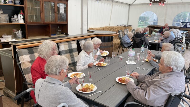 Der Pommeswagen hat für Bewohner des Landhauses geöffnet (3.9.2026)